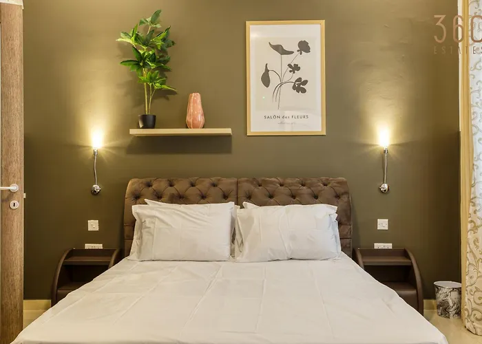 Stylish 2br With Private Balconies By 360 Estates 아파트