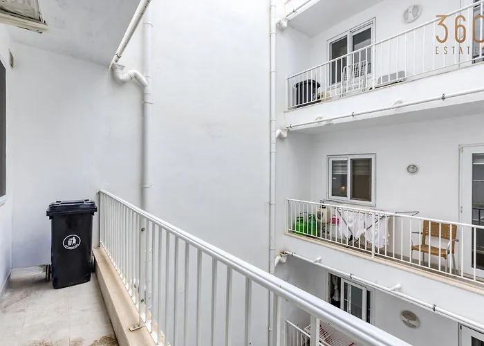 Stylish 2br With Private Balconies By 360 Estates 아파트 *