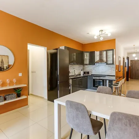 Stylish 2br With Private Balconies By 360 Estates *