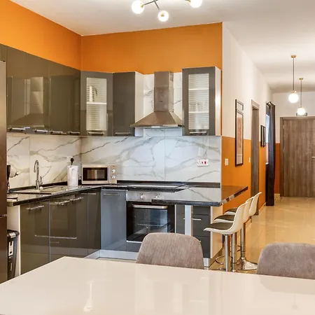 Stylish 2br With Private Balconies By 360 Estates