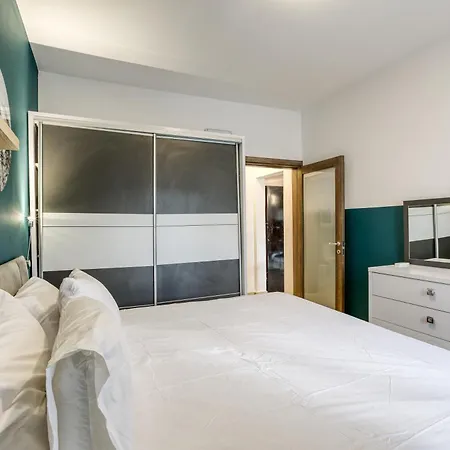 Stylish 2br With Private Balconies By 360 Estates Apartman